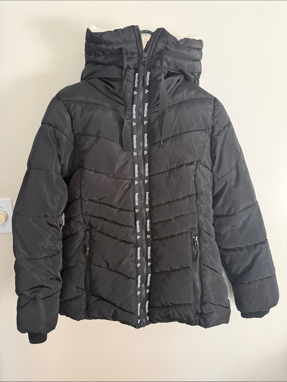 Reebok Black Quilted Puffer Jacket with hood